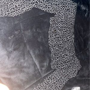 Forever 21 shirt only covers breast area sleeves are loose